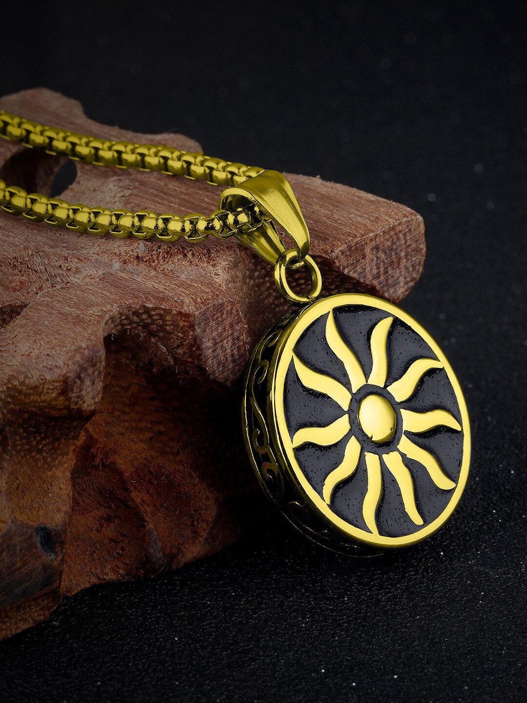 

OOMPH Men Sun Sign Stainless Steel Pendant With Chain, Gold