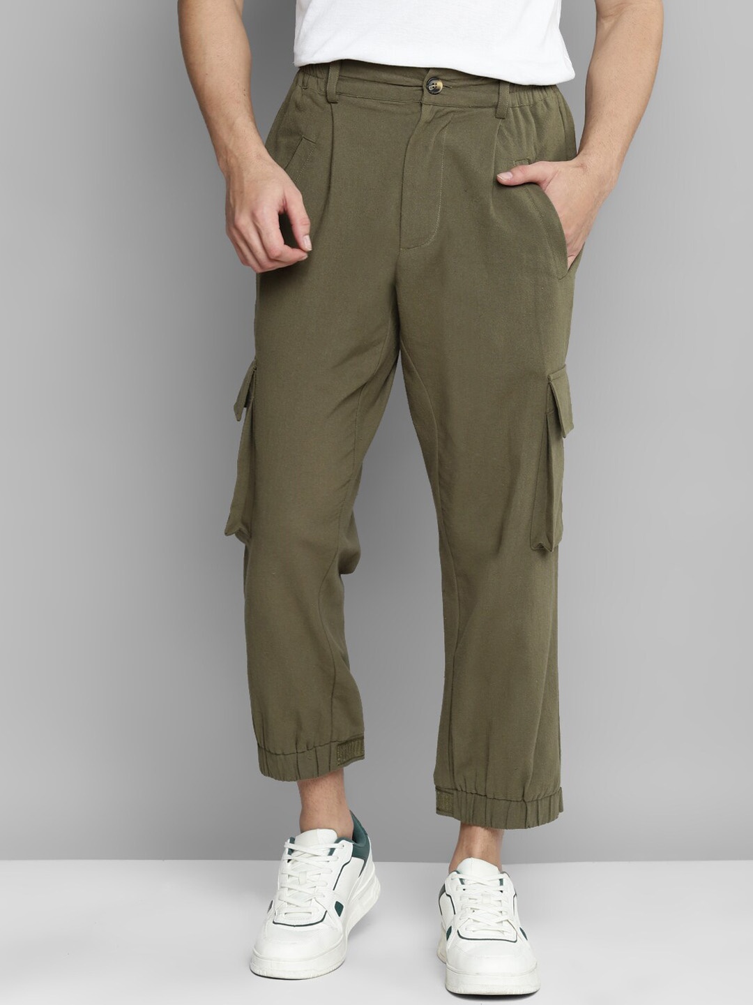 

Kook N Keech Men Olive Green Relaxed Loose Fit Cotton Cargo Trousers