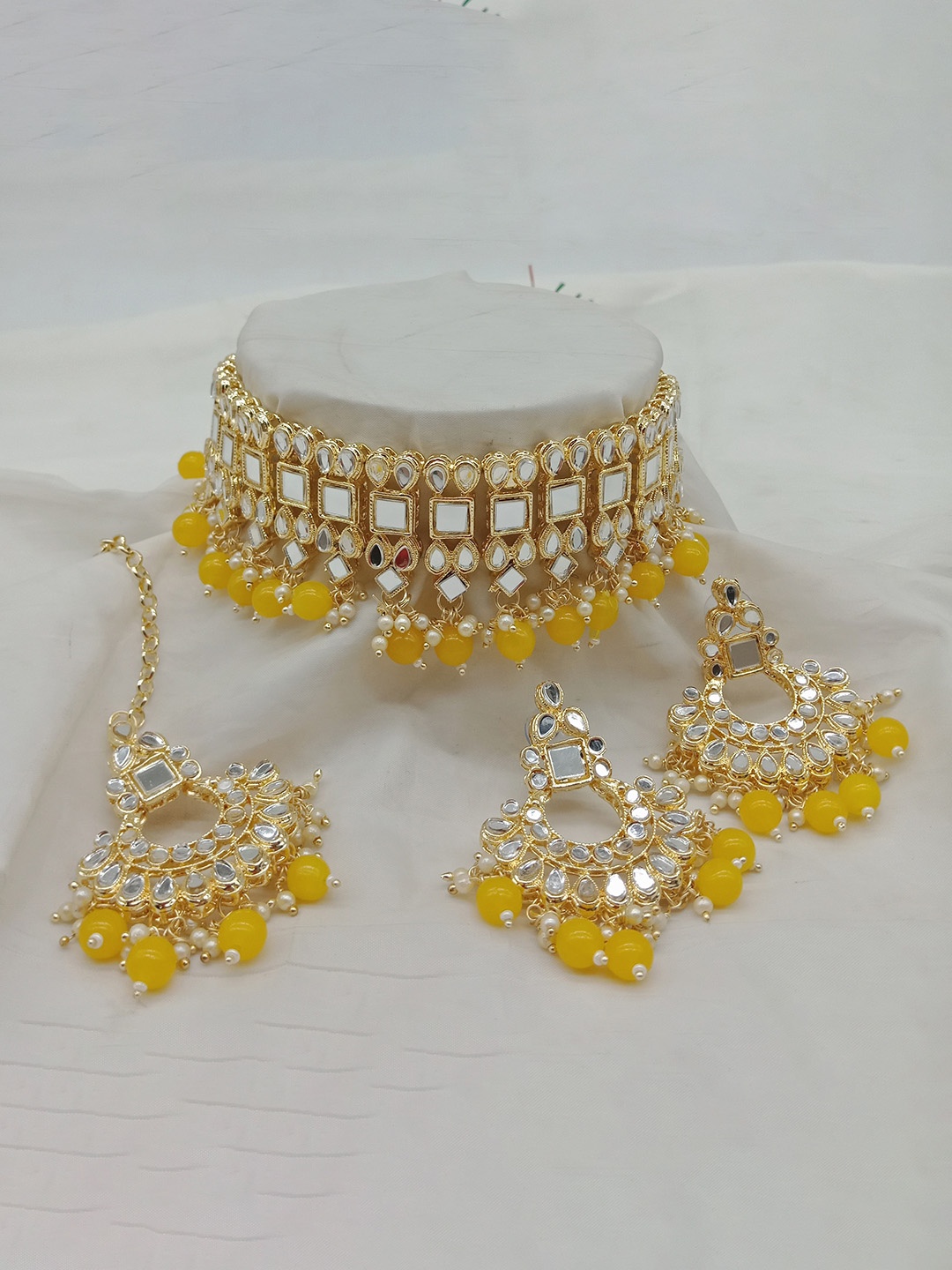 

AASHISH IMITATION Gold-Plated Artificial Stones & Beads Studded Jewellery Set