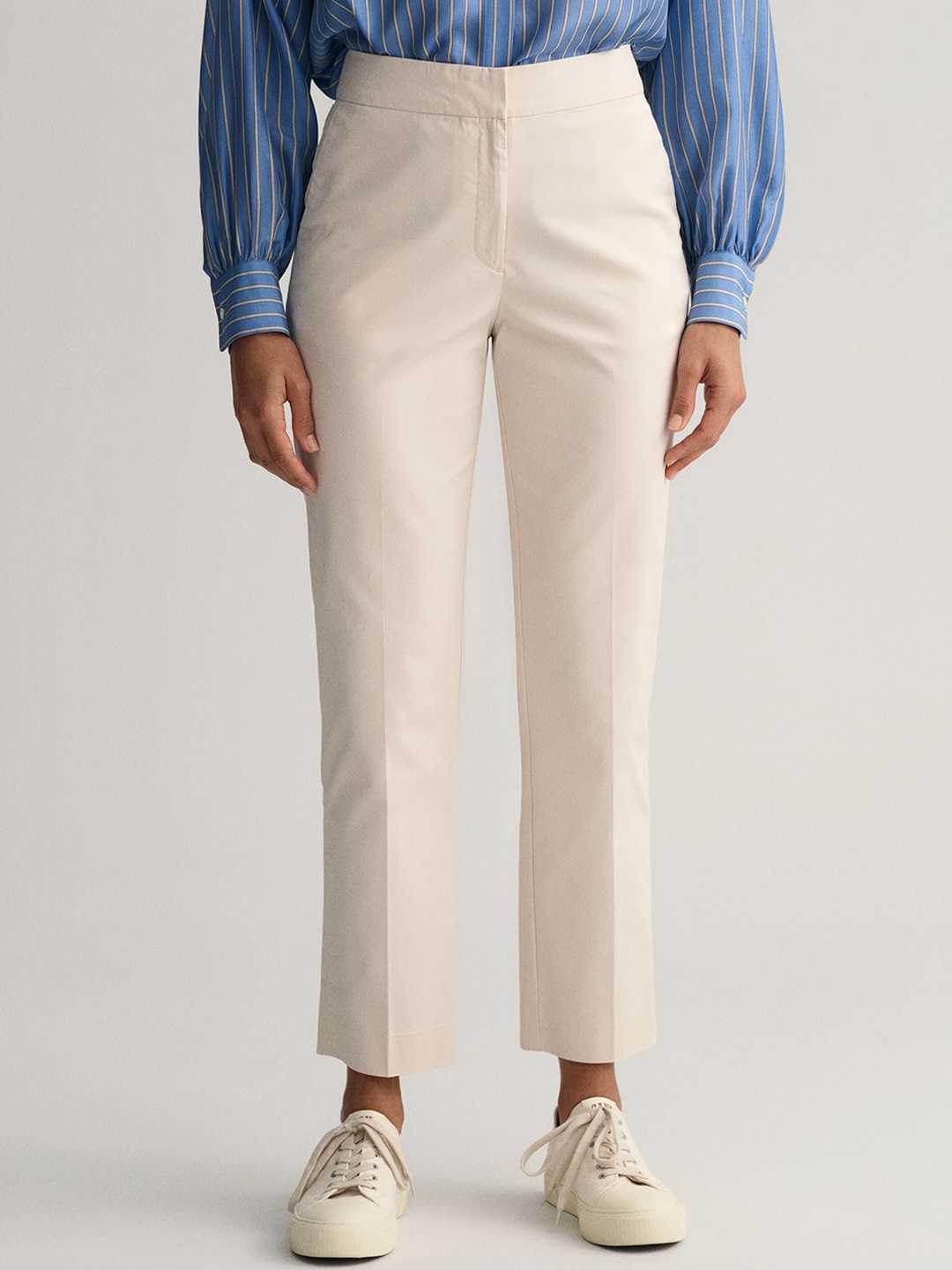 

GANT Women Slim Fit Mid-Rise Trousers, Off white