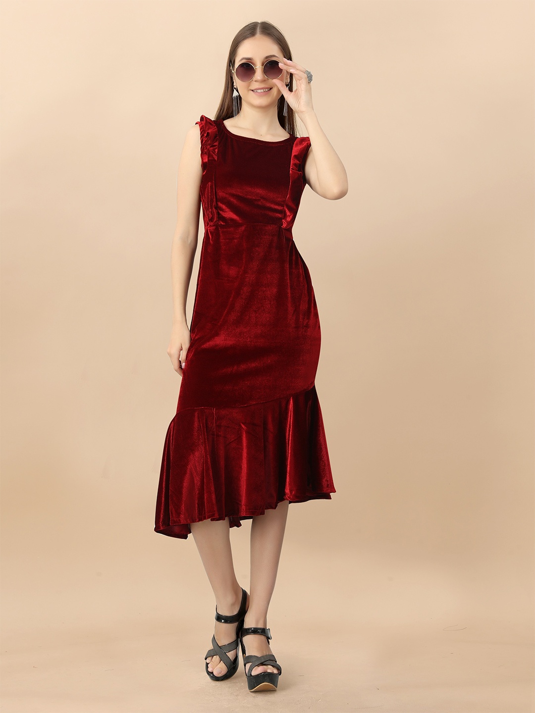 

Fashion FRICKS Solid Round Neck Sheath Midi Dress, Maroon