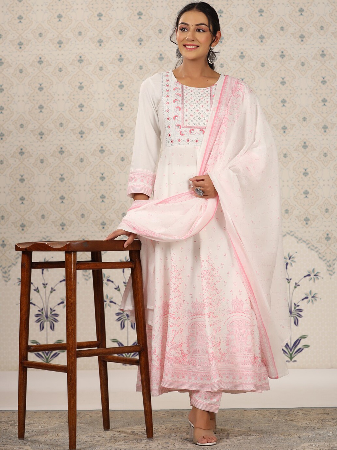 

Ode by House of Pataudi Pink Floral Printed Regular Kurta with Trousers & Dupatta