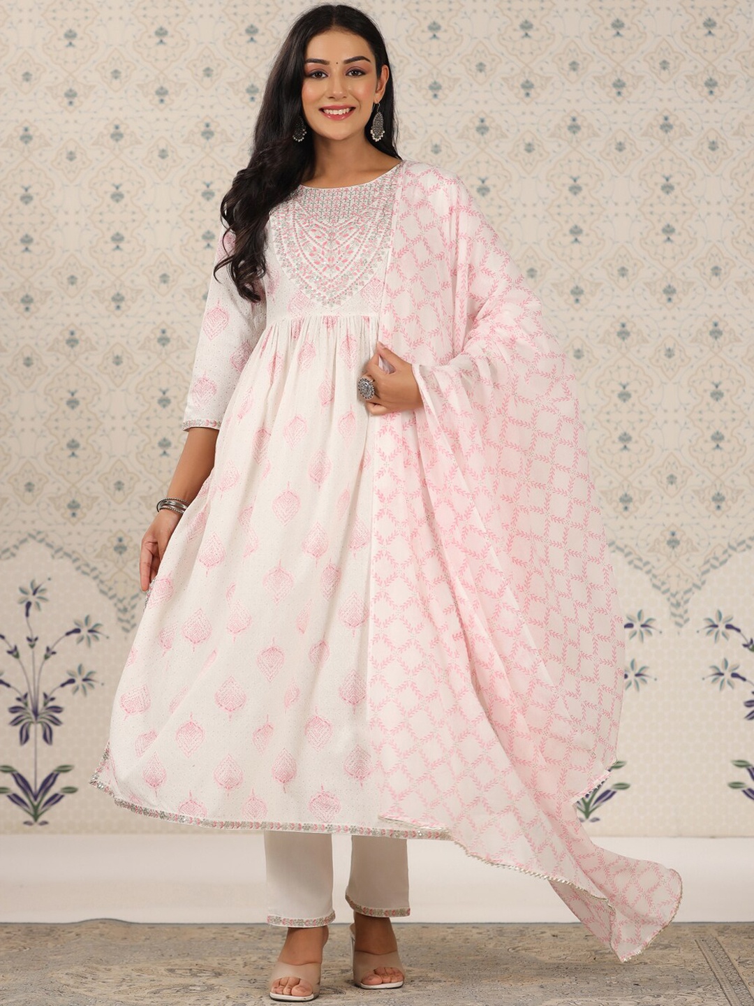 

Ode by House of Pataudi Pink Ethnic Motifs Printed Kurta With Trousers & Dupatta, Coral