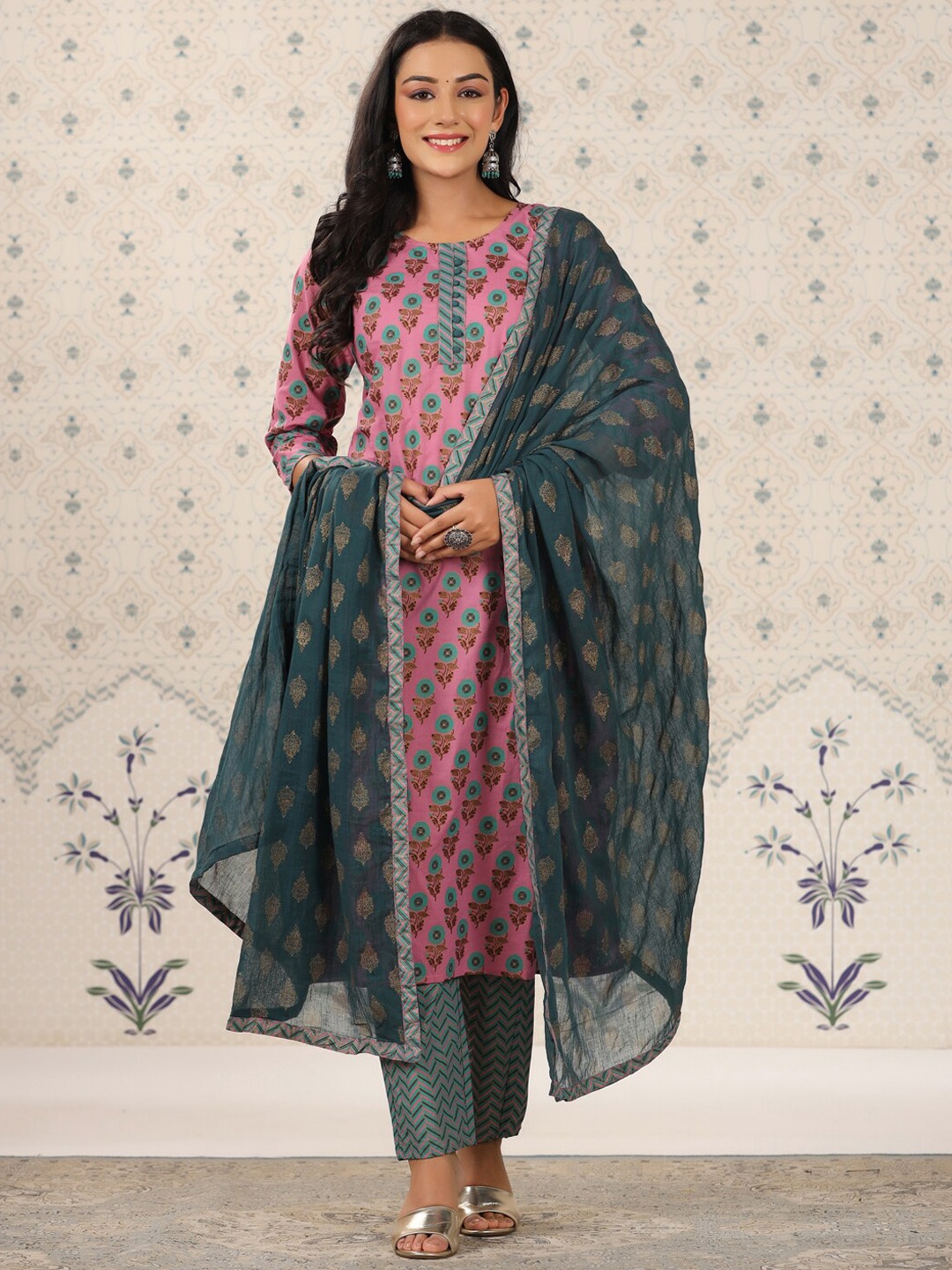 

Ode by House of Pataudi Purple & Green Floral Printed Kurta With Trousers & Dupatta