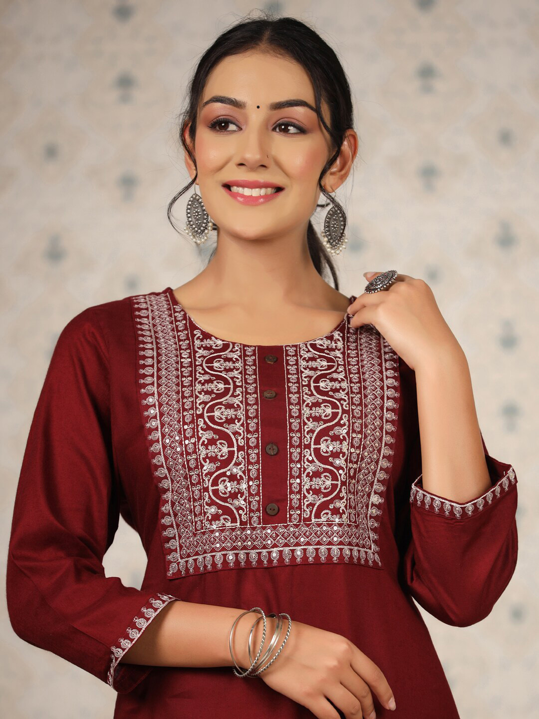 

Ode by House of Pataudi Maroon & White Ethnic Motifs Embroidered Kurta With Trousers