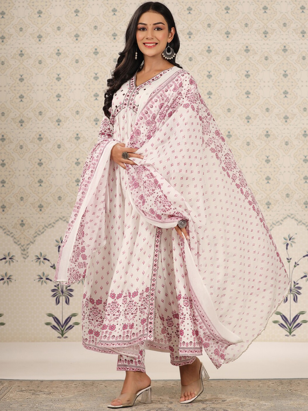 

Ode by House of Pataudi Purple Floral Printed Kurta With Trousers & Dupatta