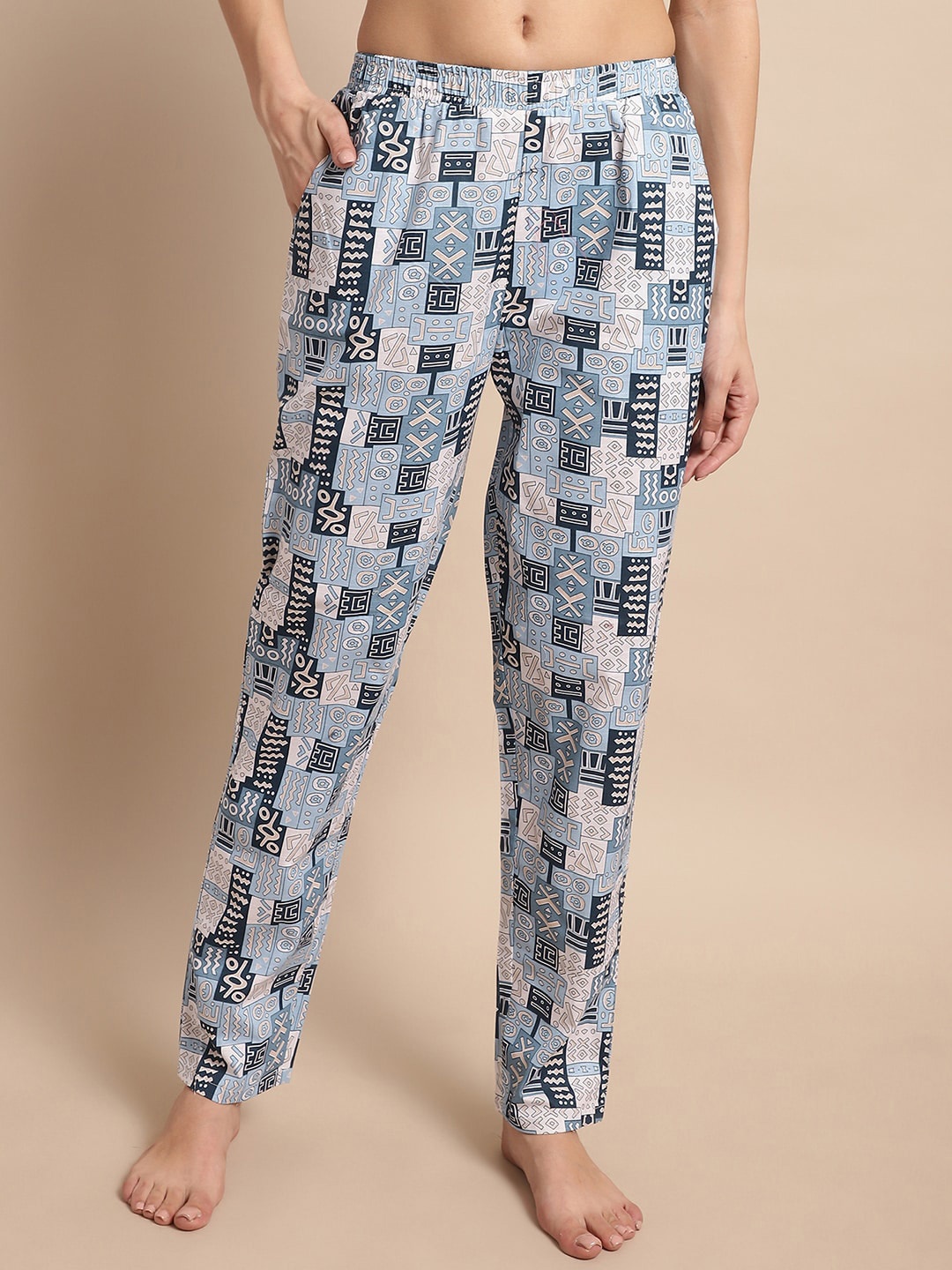 

Claura Women Grey & Beige Geometric Printed Mid-Rise Cotton Lounge Pants