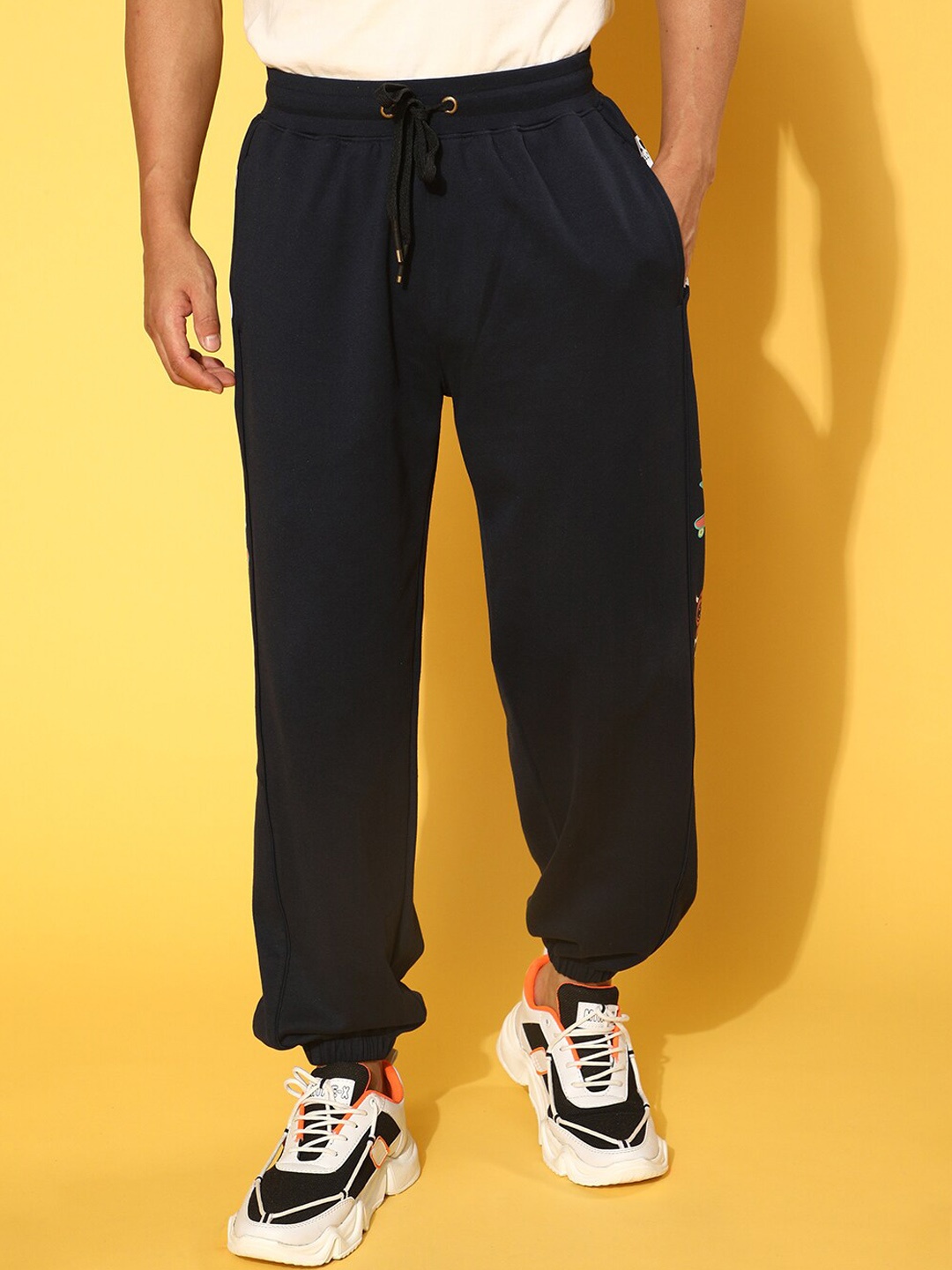 

VEIRDO Men Black Graphic Printed Cotton Joggers