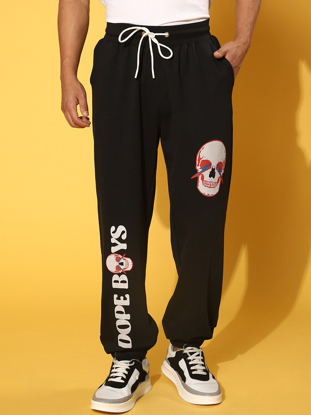

VEIRDO Men Black Typography Printed Cotton Joggers