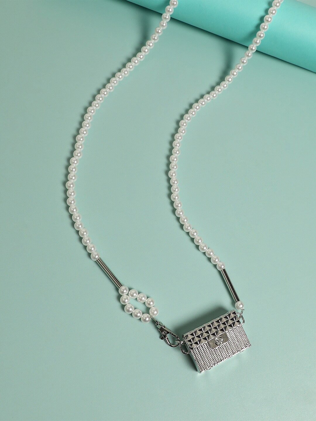 

SOHI Silver-Plated Minimal Adorning with a Metallic Bodychain and Mini Purse