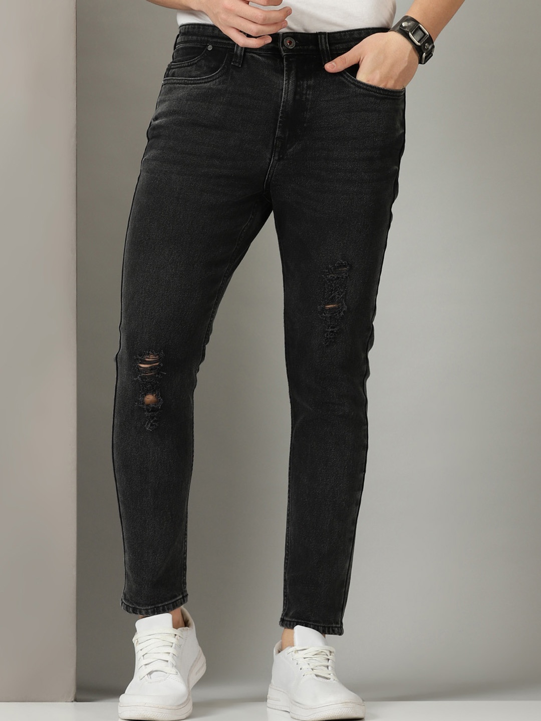 

Old Grey Men Regular Fit Mildly Distressed Cotton Jeans, Black