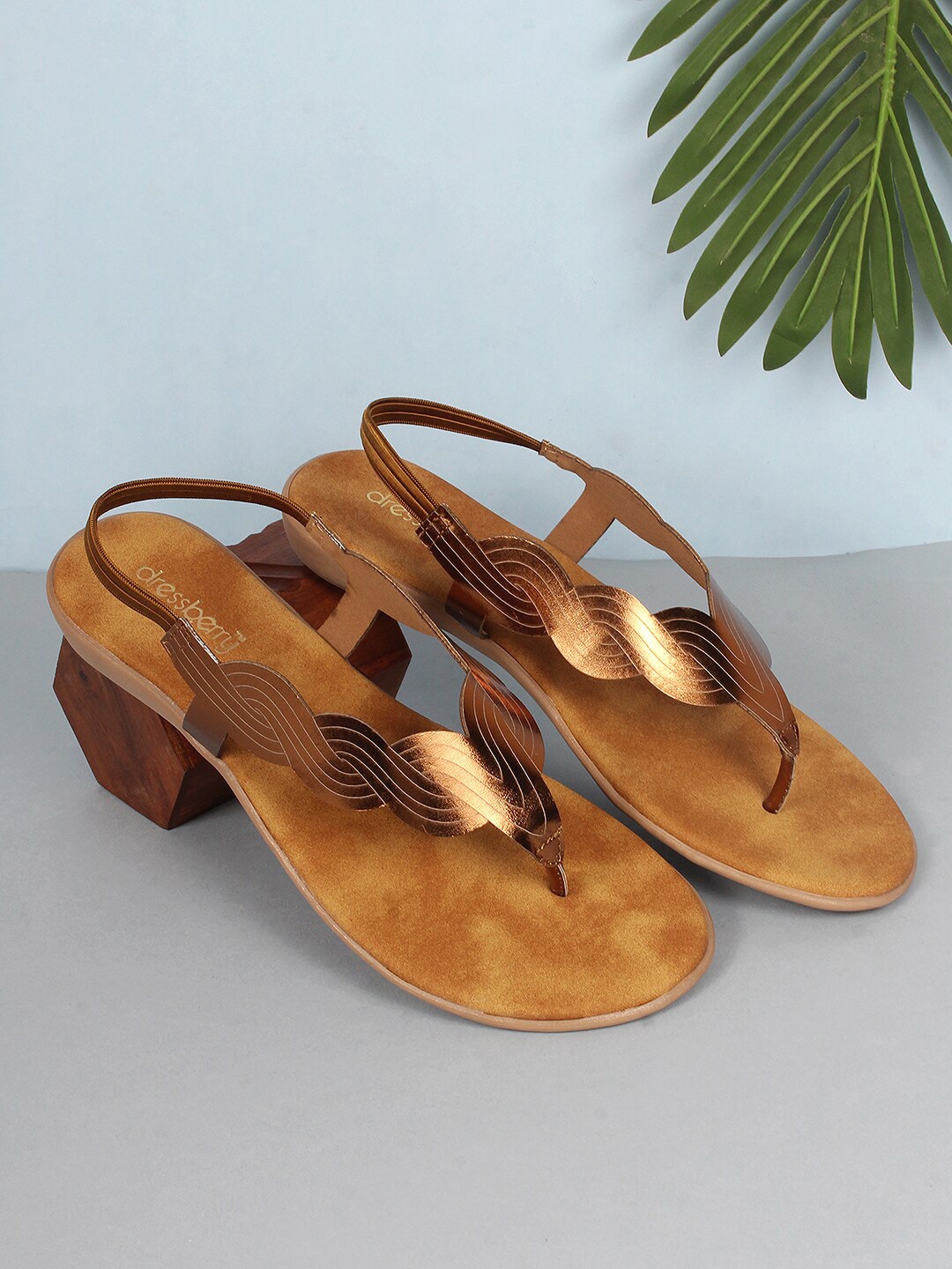 

DressBerry Bronze-Toned Textured Open Toe Flats