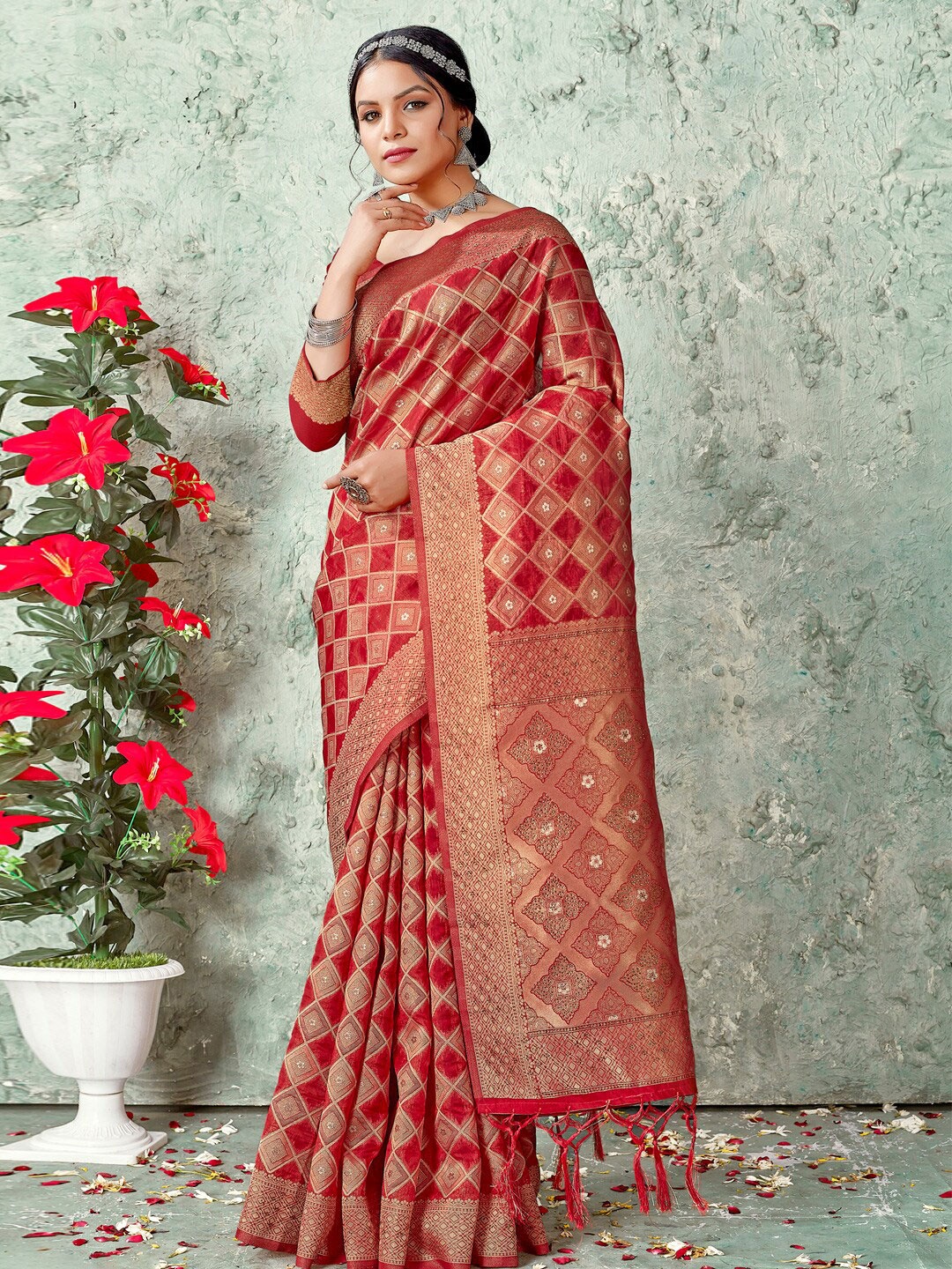 

SANGAM PRINTS Woven Design Beads and Stones Organza Saree, Red