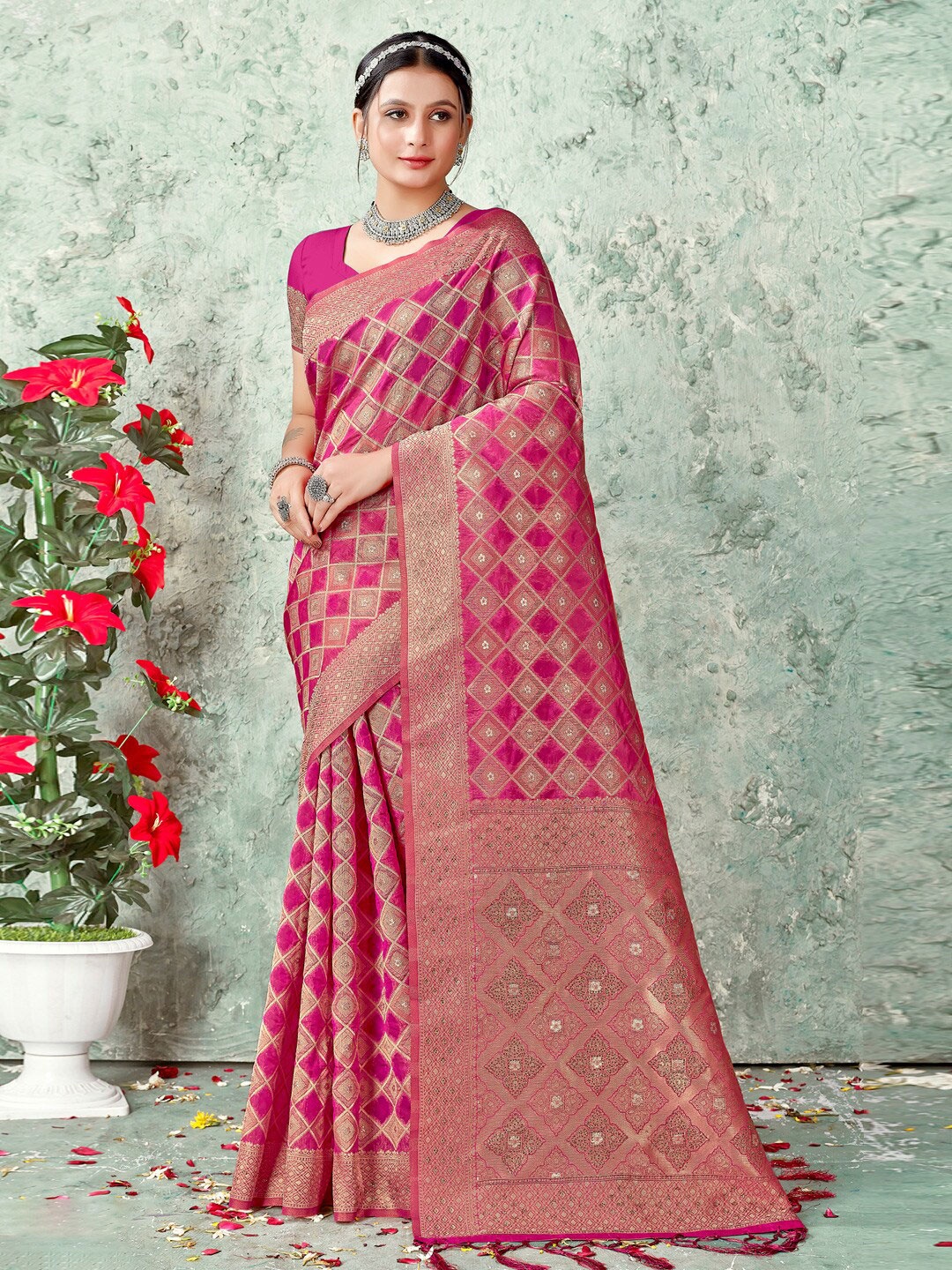 

SANGAM PRINTS Woven Design Beads and Stones Zari Organza Saree, Pink