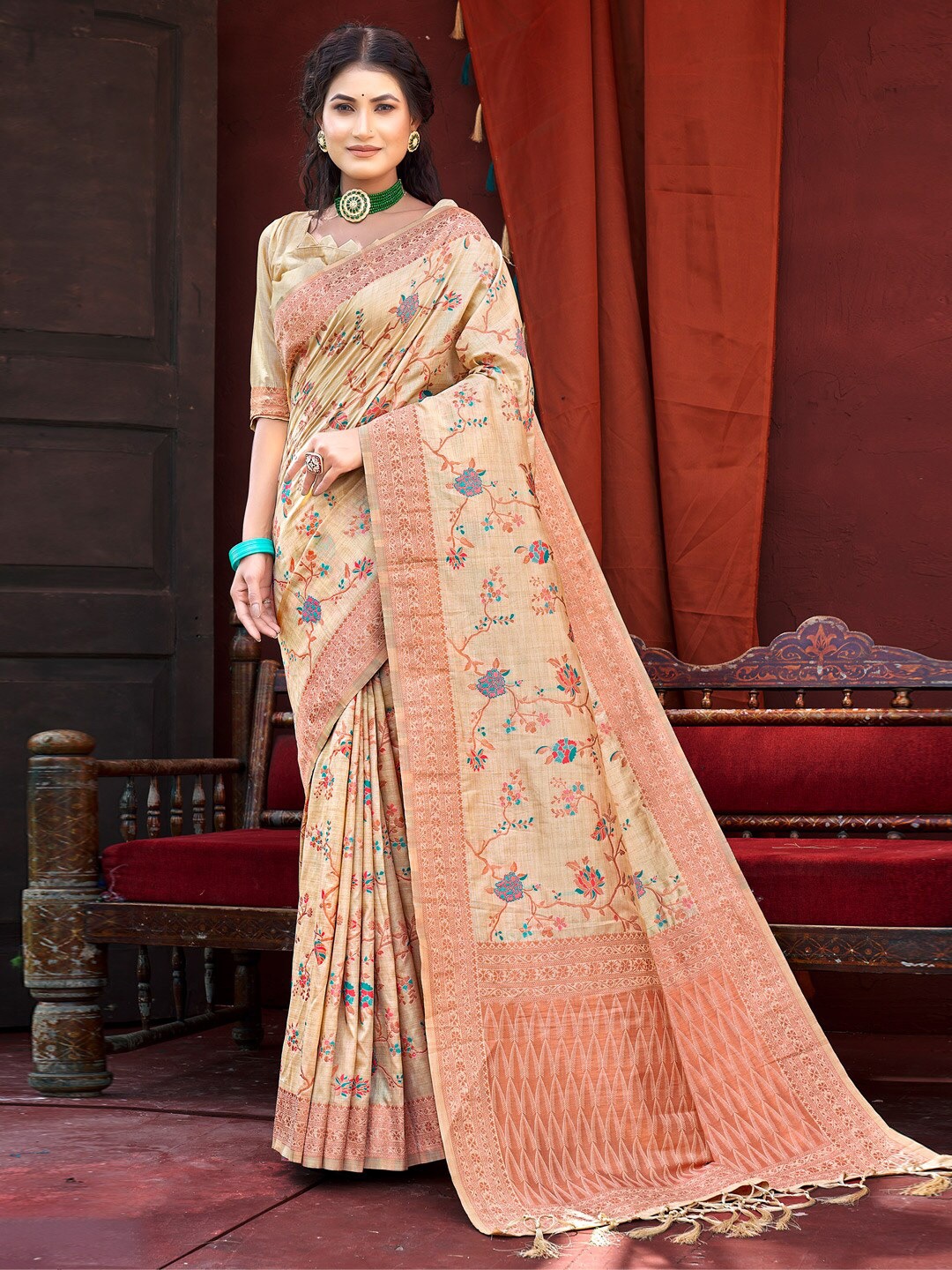 

SANGAM PRINTS Floral Printed Zari Saree, Cream