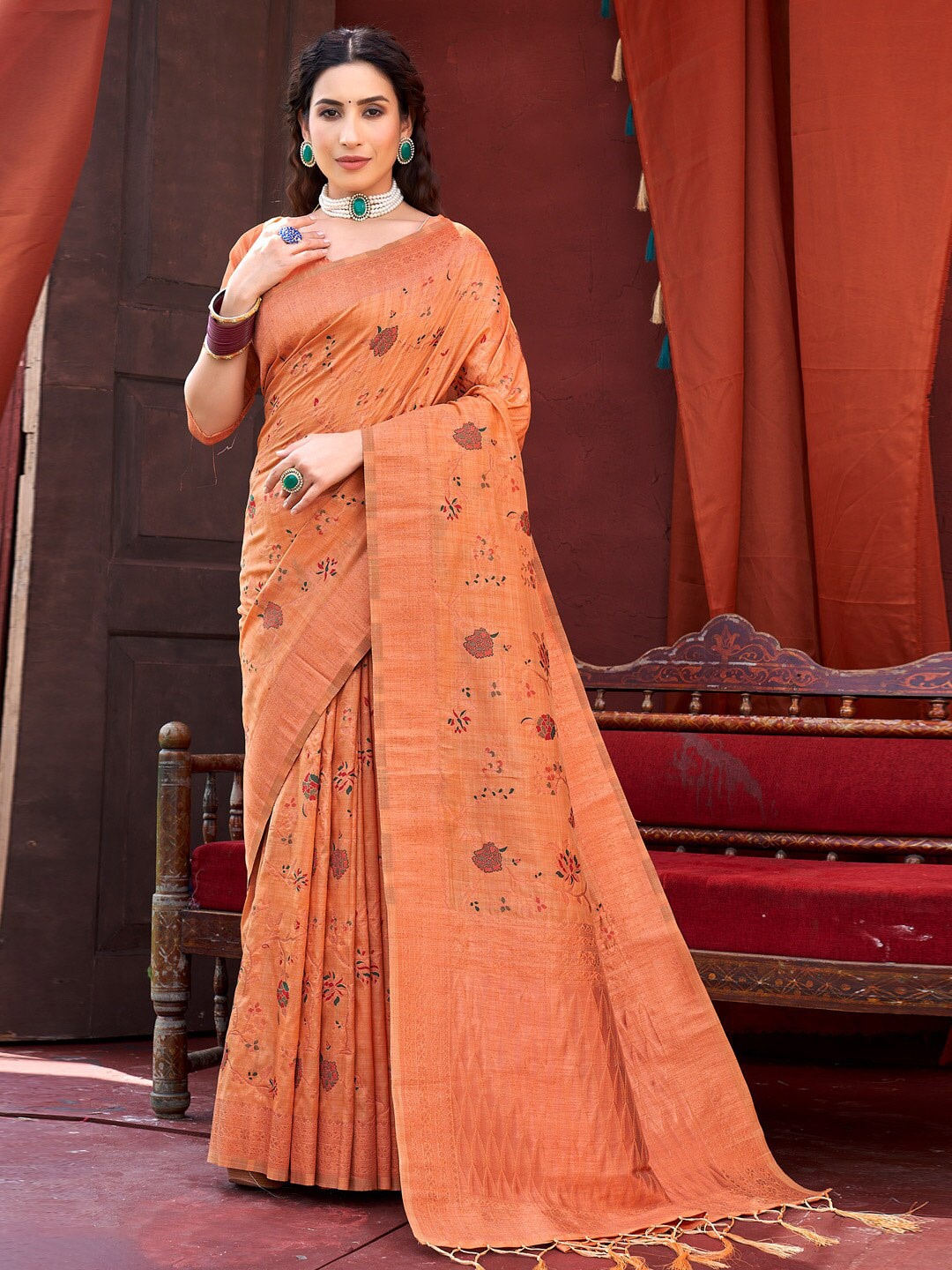 

SANGAM PRINTS Floral Woven Design Zari Saree, Peach
