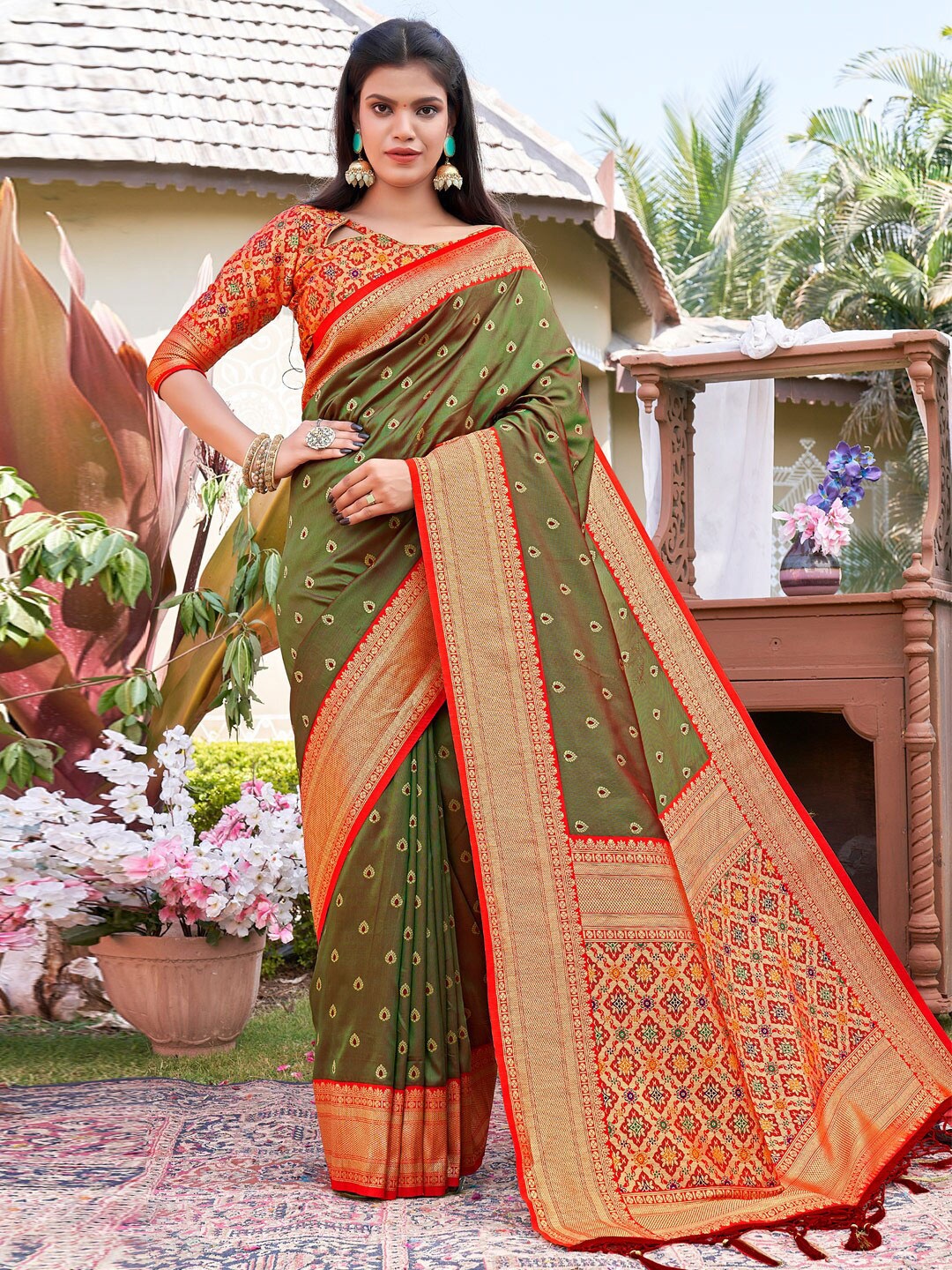 

SANGAM PRINTS Ethnic Motifs Woven Design Zari Patola Saree, Green