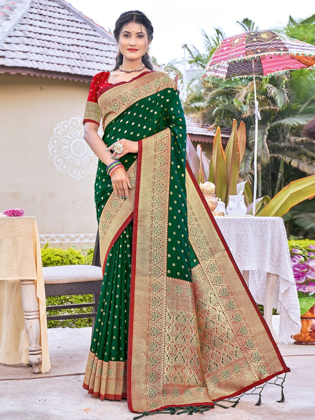 

SANGAM PRINTS Ethnic Motifs Woven Design Zari Banarasi Saree, Green