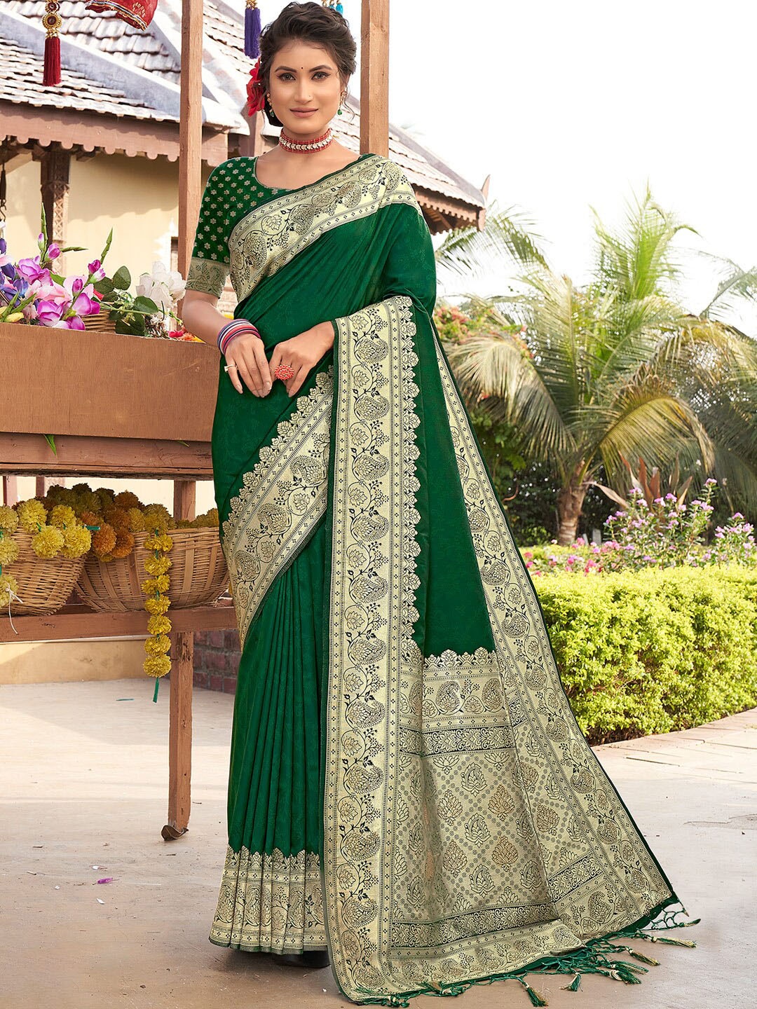 

SANGAM PRINTS Ethnic Motifs Woven Design Zari Silk Blend Banarasi Saree, Green