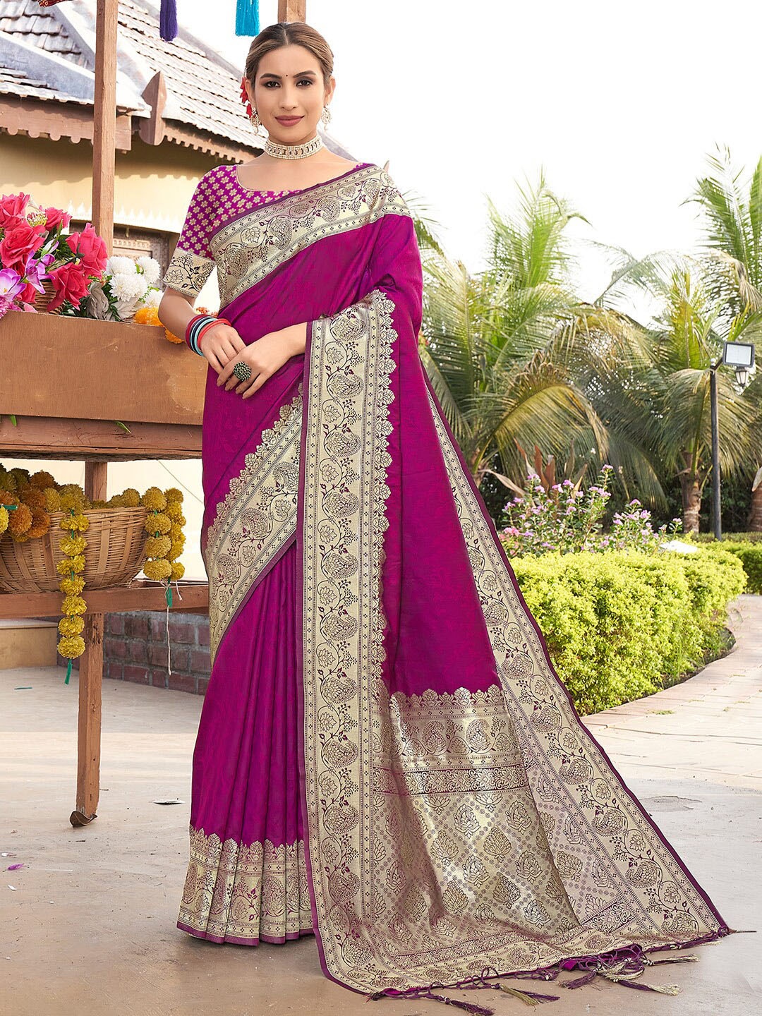 

SANGAM PRINTS Ethnic Motifs Woven Design Zari Banarasi Saree, Purple
