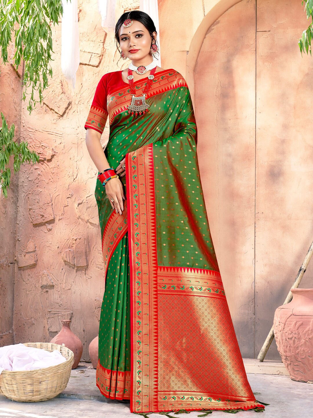 

SANGAM PRINTS Ethnic Motifs Woven Design Zari Silk Blend Saree, Green