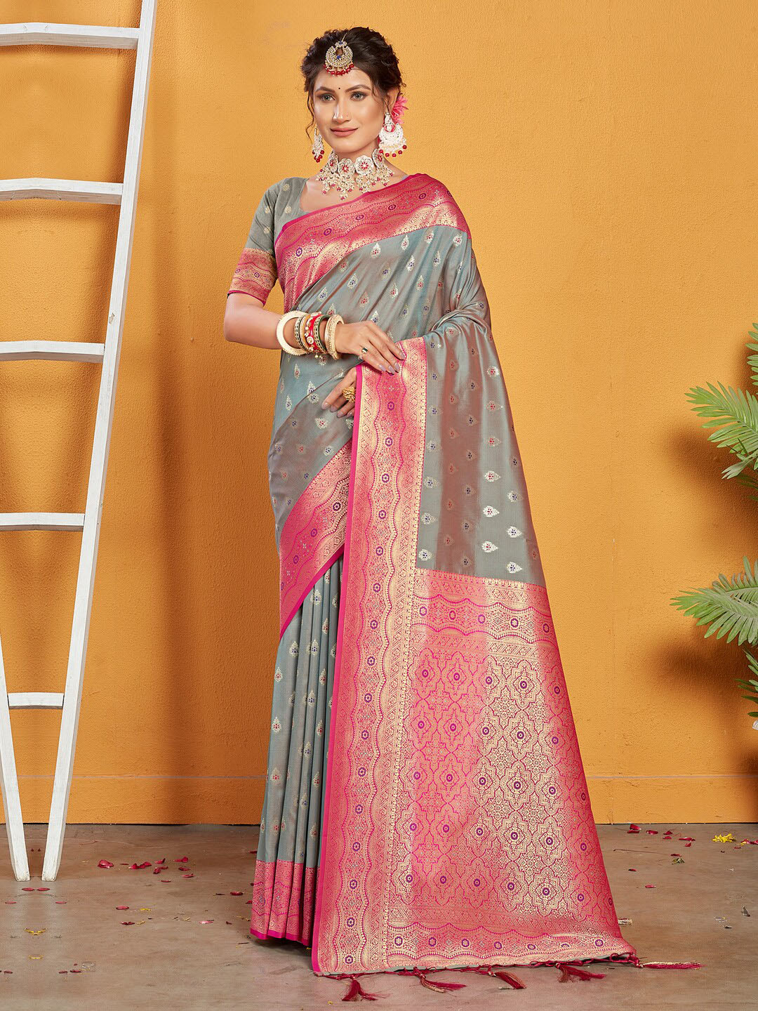 

SANGAM PRINTS Ethnic Motifs Woven Design Zari Silk Blend Banarasi Saree, Grey