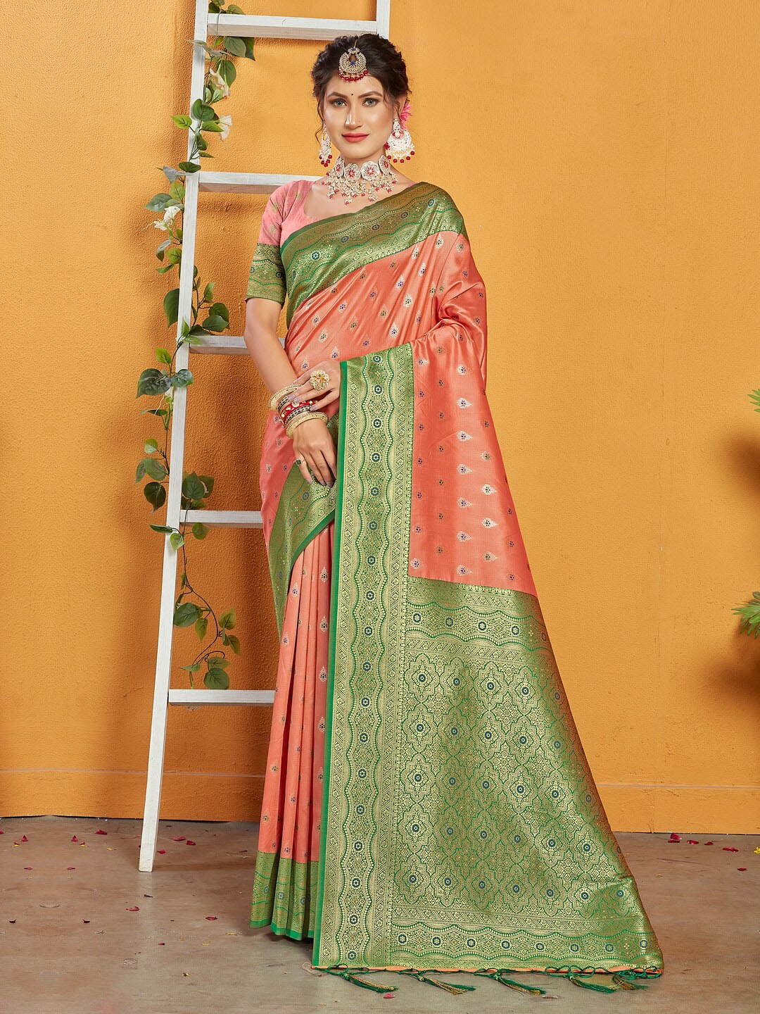 

SANGAM PRINTS Ethnic Motifs Woven Design Zari Silk Blend Banarasi Saree, Green