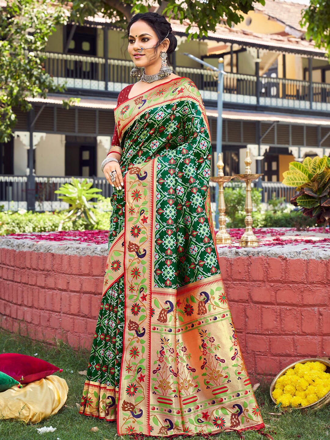 

SANGAM PRINTS Ethnic Motifs Zari Paithani Saree, Green