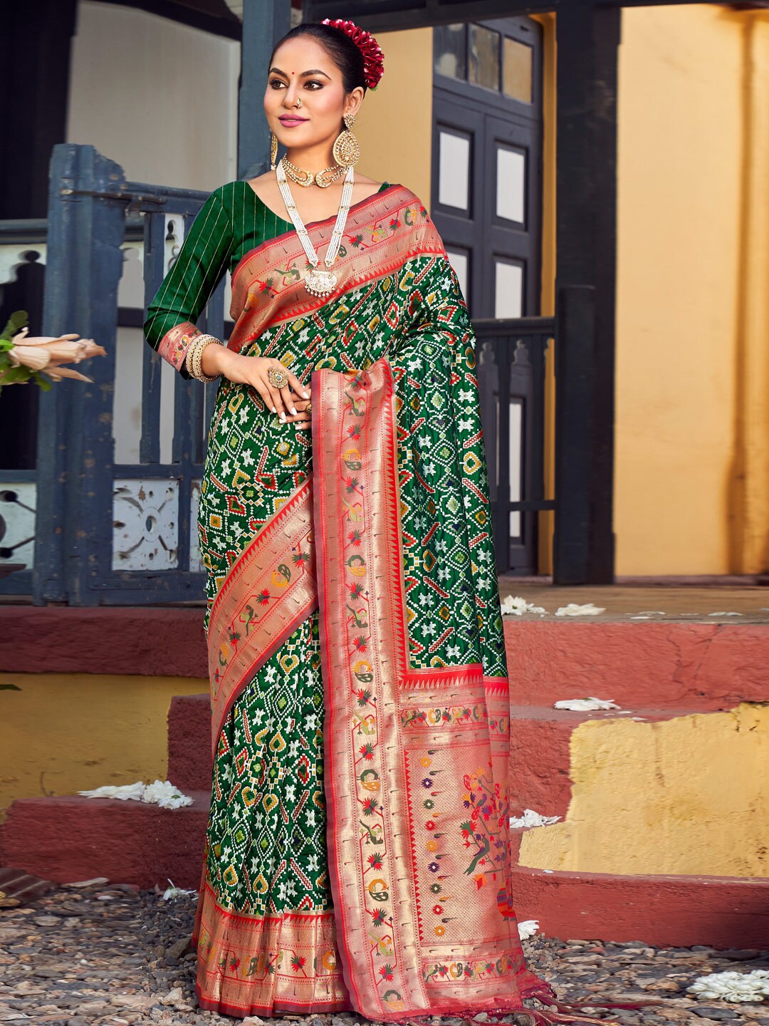 

SANGAM PRINTS Ethnic Motifs Woven Design Zari Silk Blend Patola Saree, Green