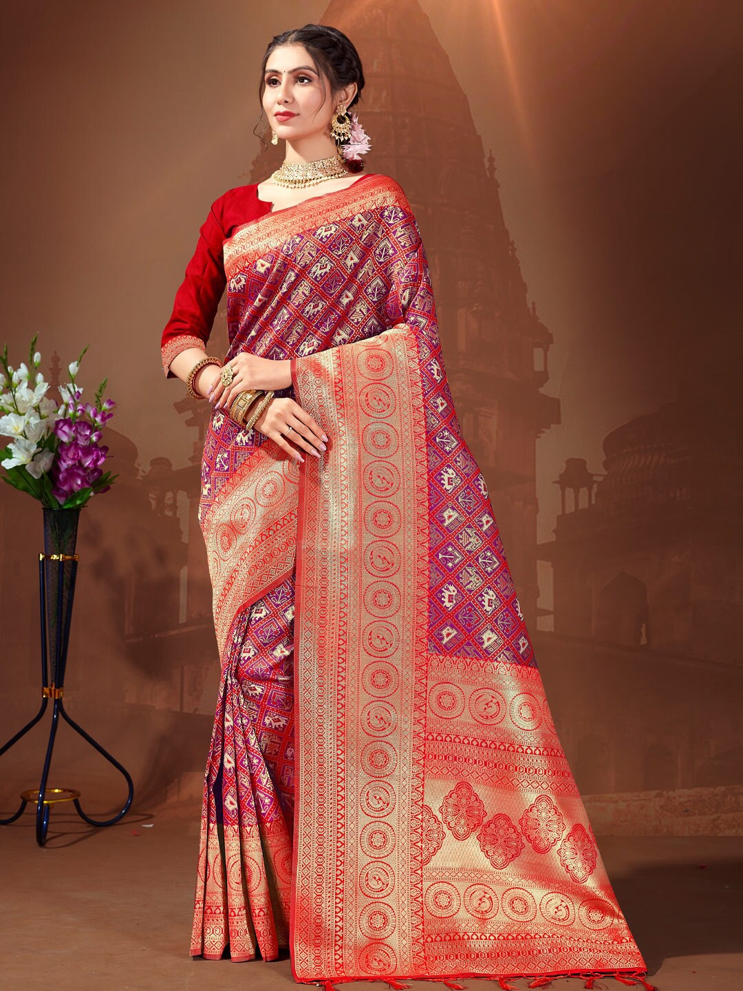 

SANGAM PRINTS Ethnic Motifs Woven Design Zari Silk Blend Patola Saree, Red
