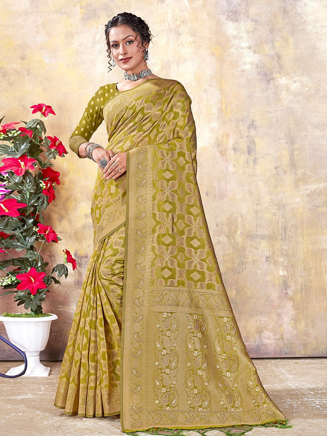 

SANGAM PRINTS Ethnic Motifs Woven Design Zari Organza Saree, Green