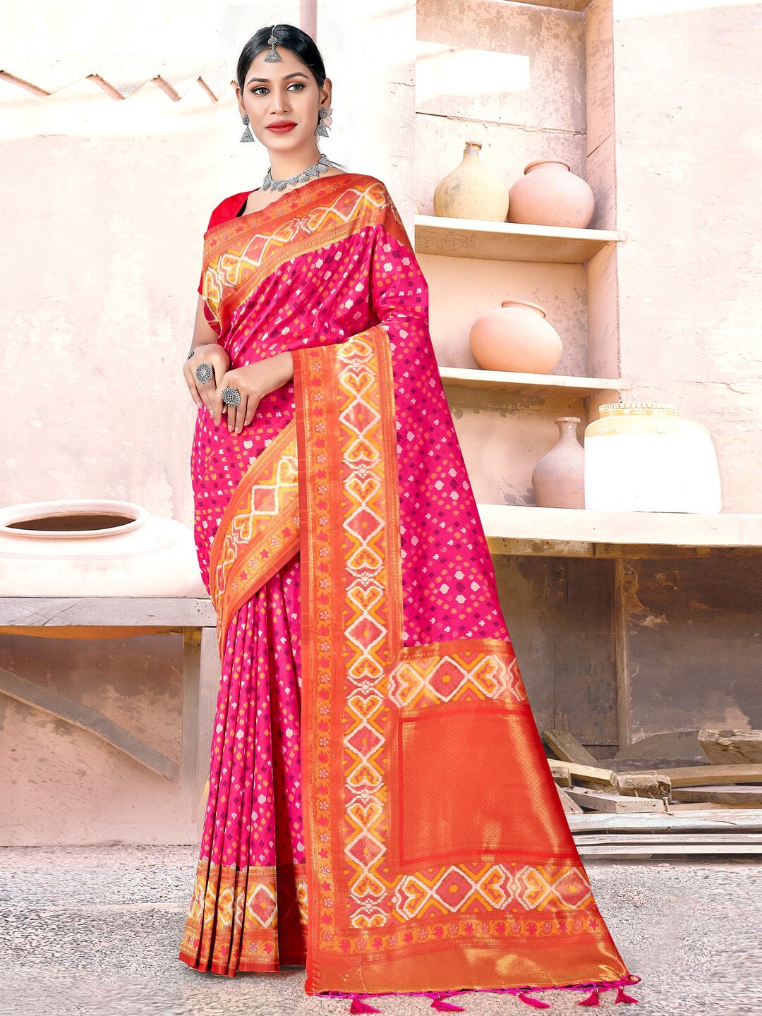 

SANGAM PRINTS Ethnic Motifs Woven Design Zari Silk Blend Saree, Pink