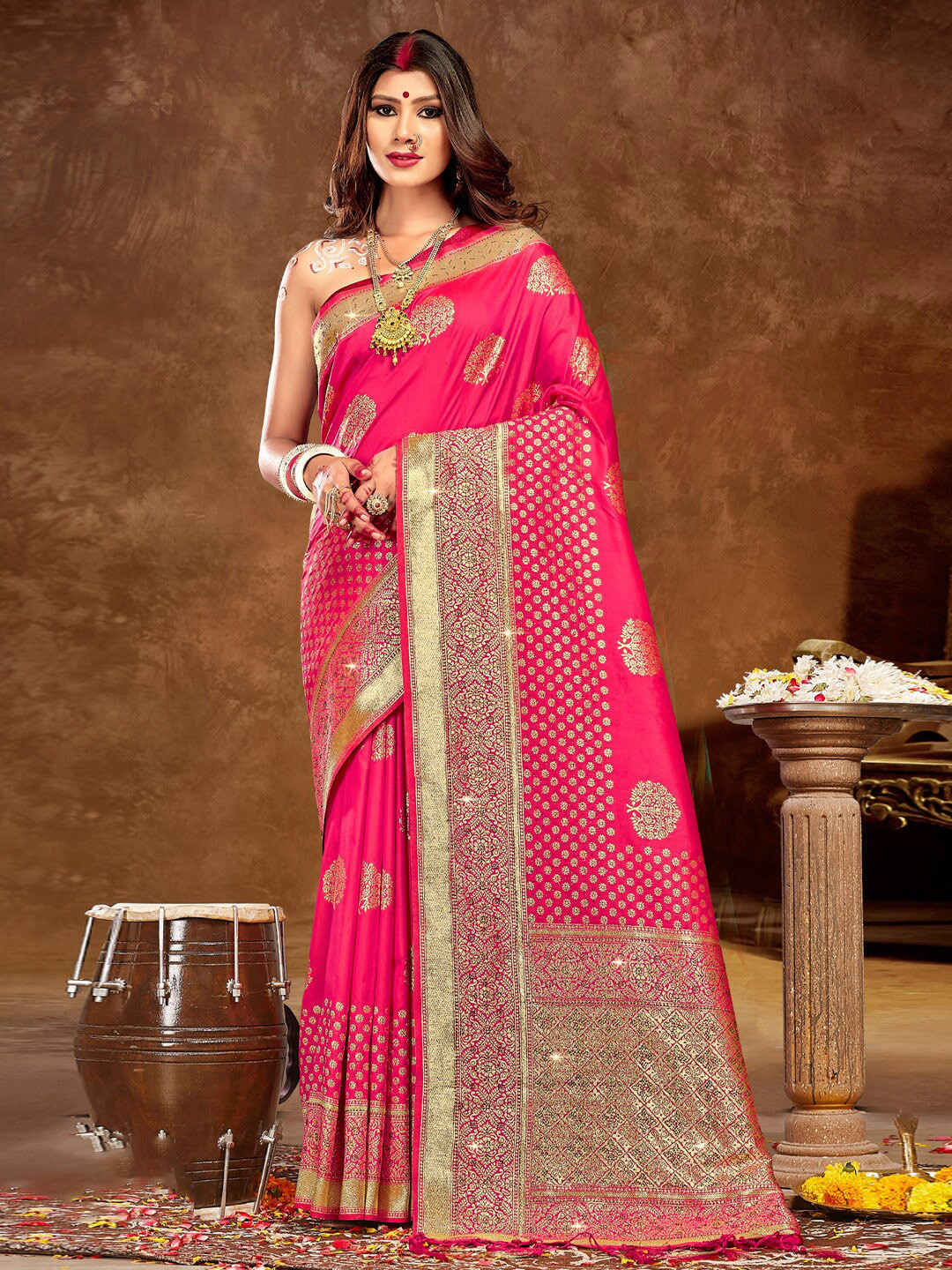 

SANGAM PRINTS Ethnic MotifsWoven Design Zari Silk Blend Banarasi Saree, Magenta