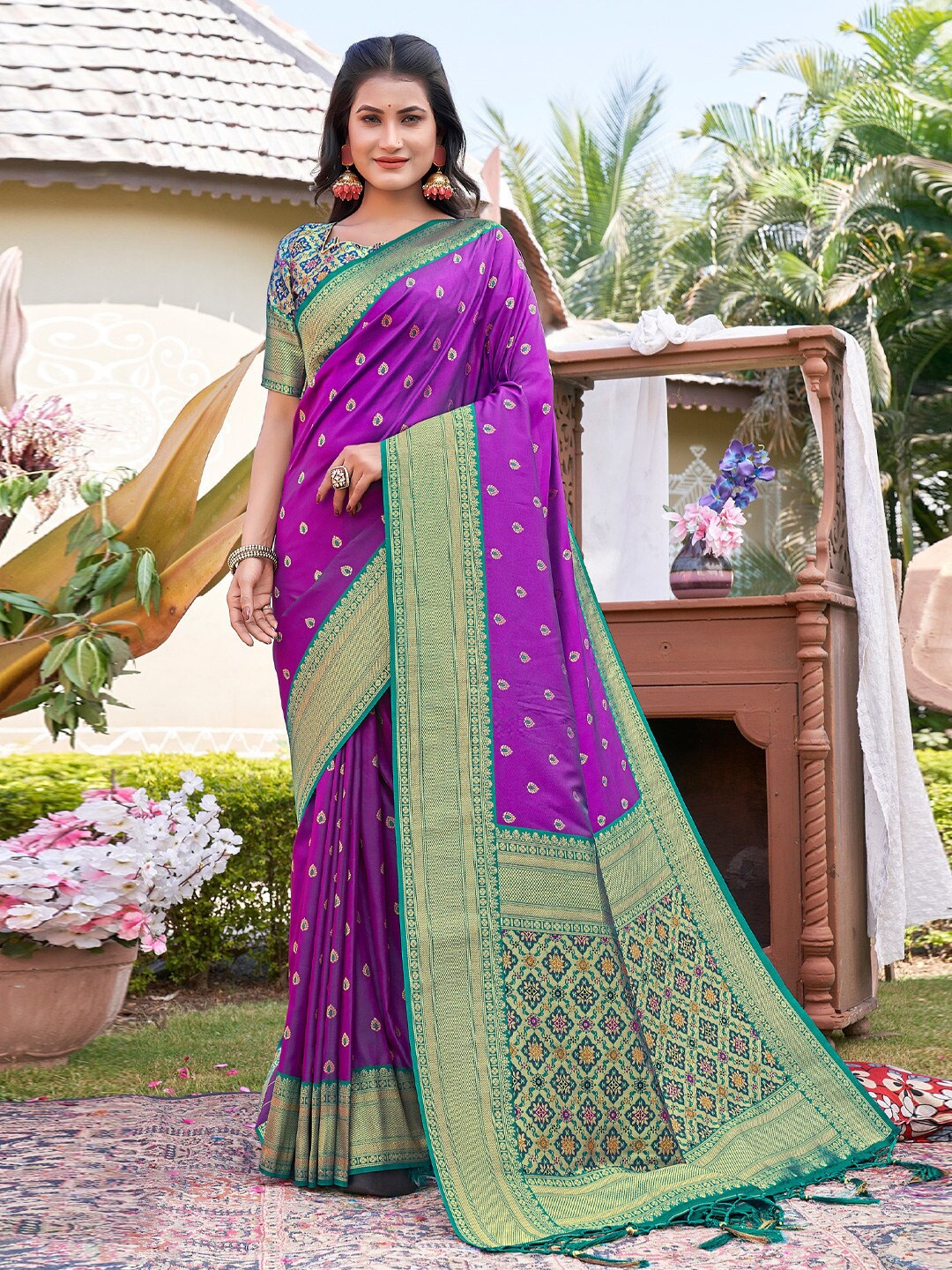 

SANGAM PRINTS Ethnic Motifs Woven Design Zari Silk Blend Patola Saree, Purple
