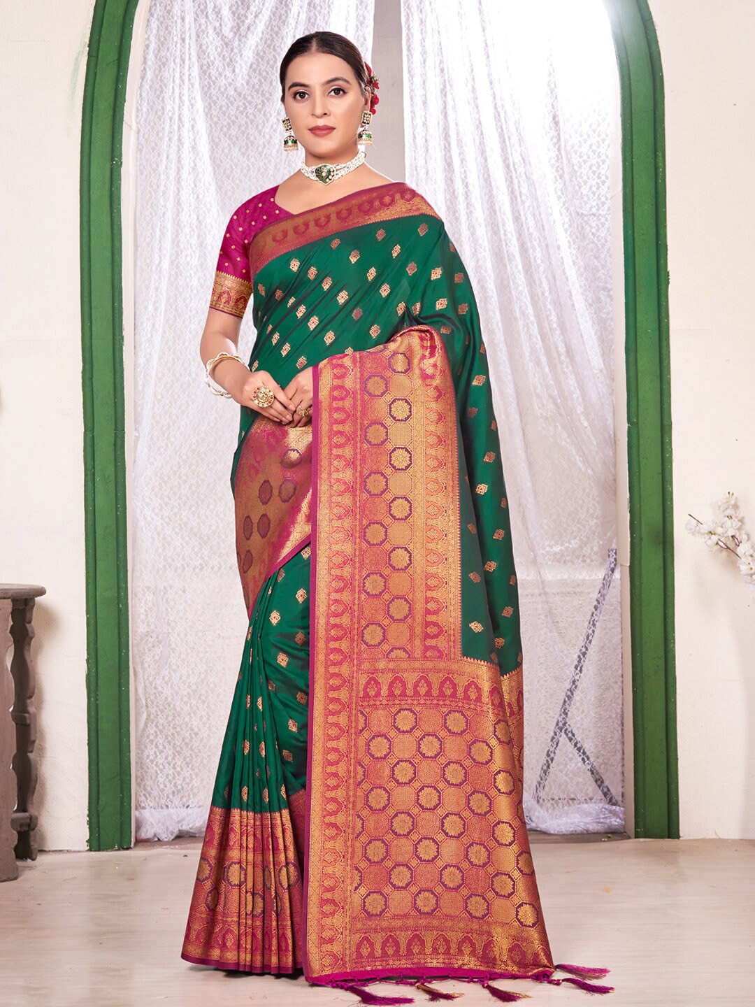 

SANGAM PRINTS Ethnic Motifs Woven Design Zari Banarasi Saree, Green