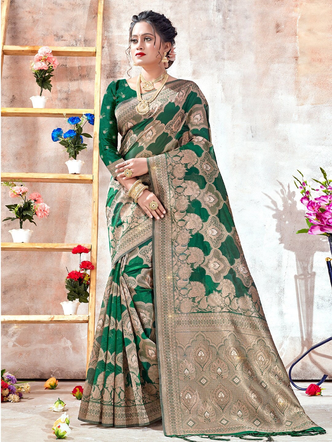 

SANGAM PRINTS Ethnic Motifs Woven Design Zari Organza Saree, Green