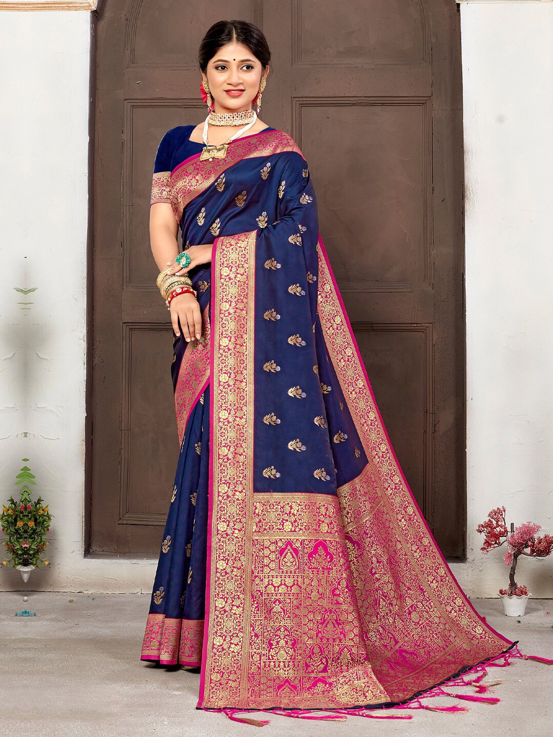 

SANGAM PRINTS Ethnic Motifs Woven Design Zari Saree, Navy blue