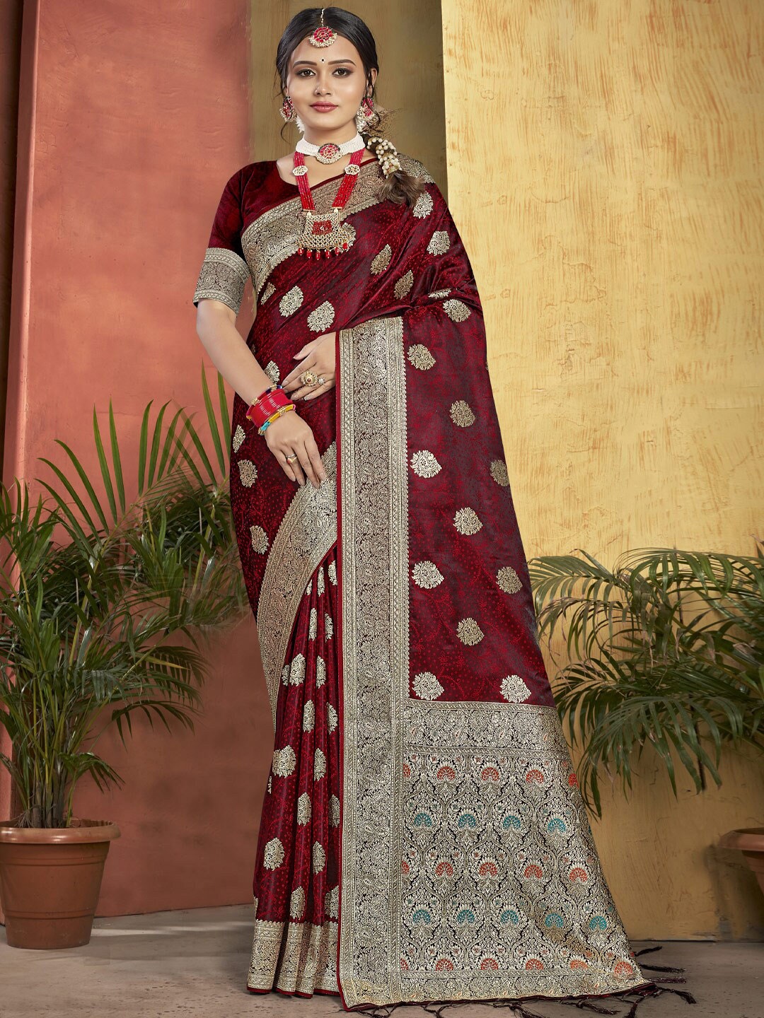 

SANGAM PRINTS Ethnic Motifs Woven Design Zari Banarasi Saree, Maroon