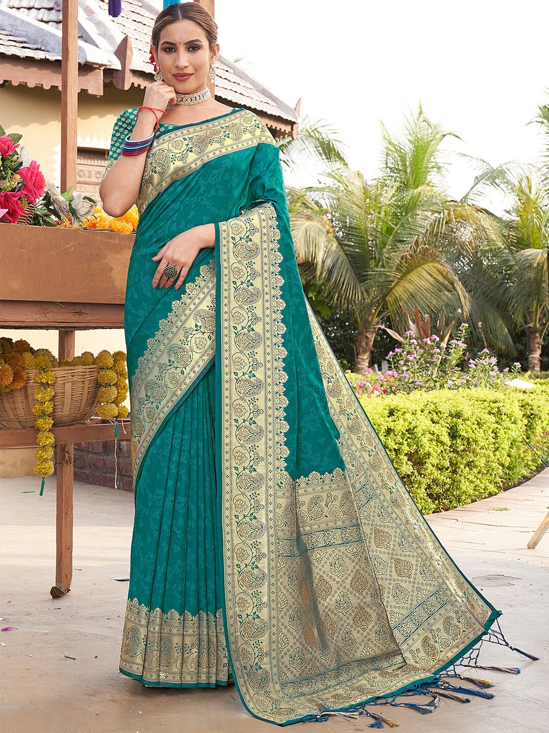 

SANGAM PRINTS Floral Woven Design Zari Banarasi Saree, Green