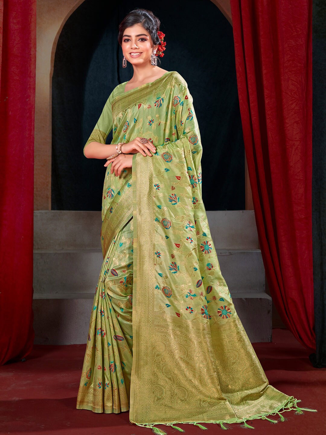

SANGAM PRINTS Floral Woven Design Zari Saree, Green
