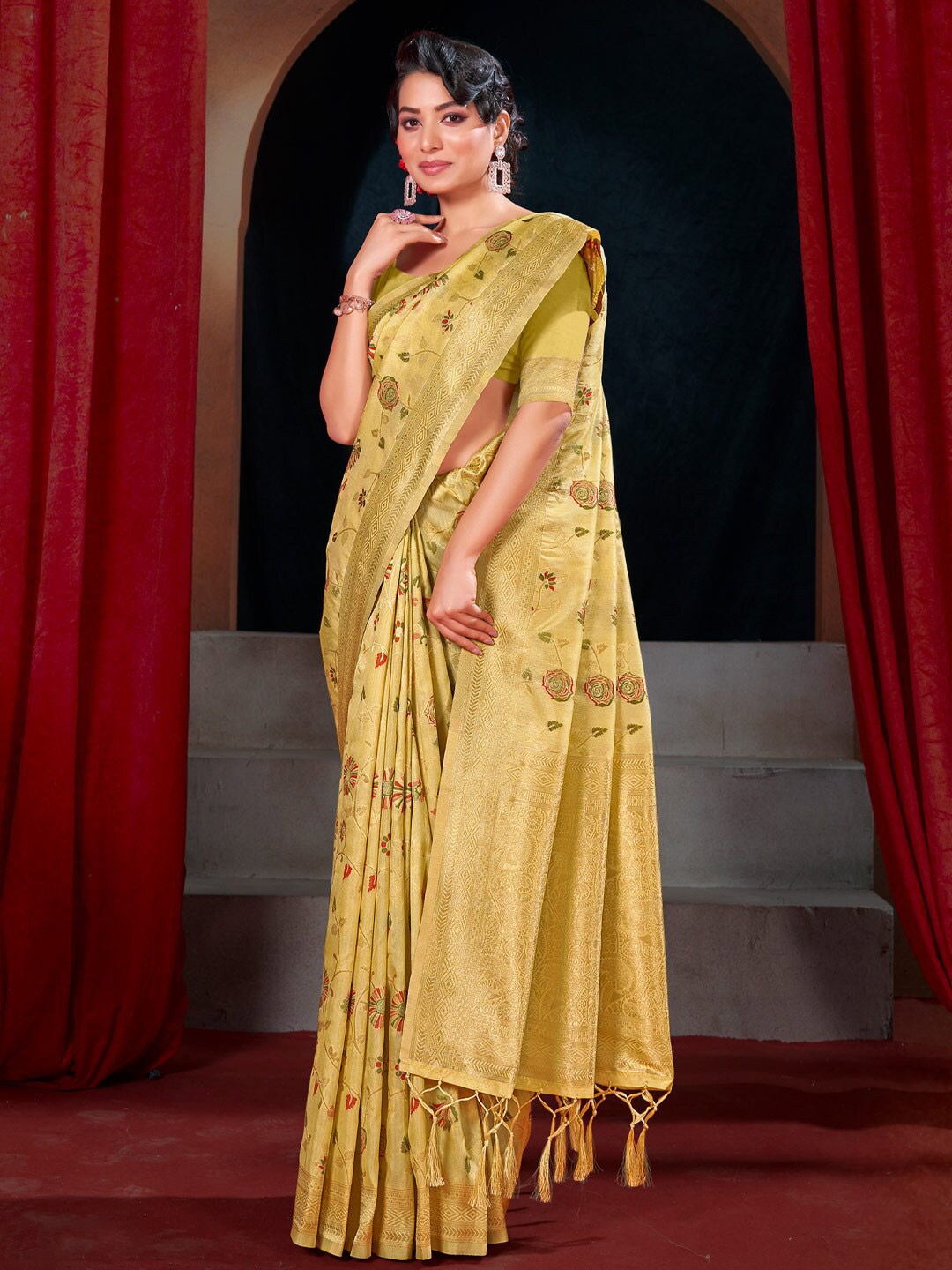 

SANGAM PRINTS Floral Woven Design Zari Saree, Yellow