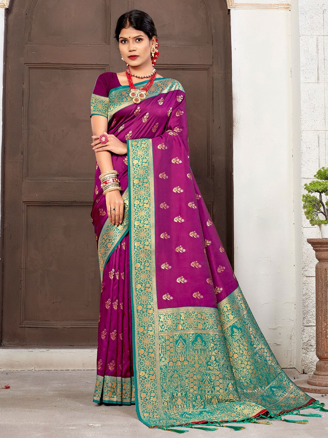 

SANGAM PRINTS Ethnic Motifs Woven Design Zari Saree, Violet