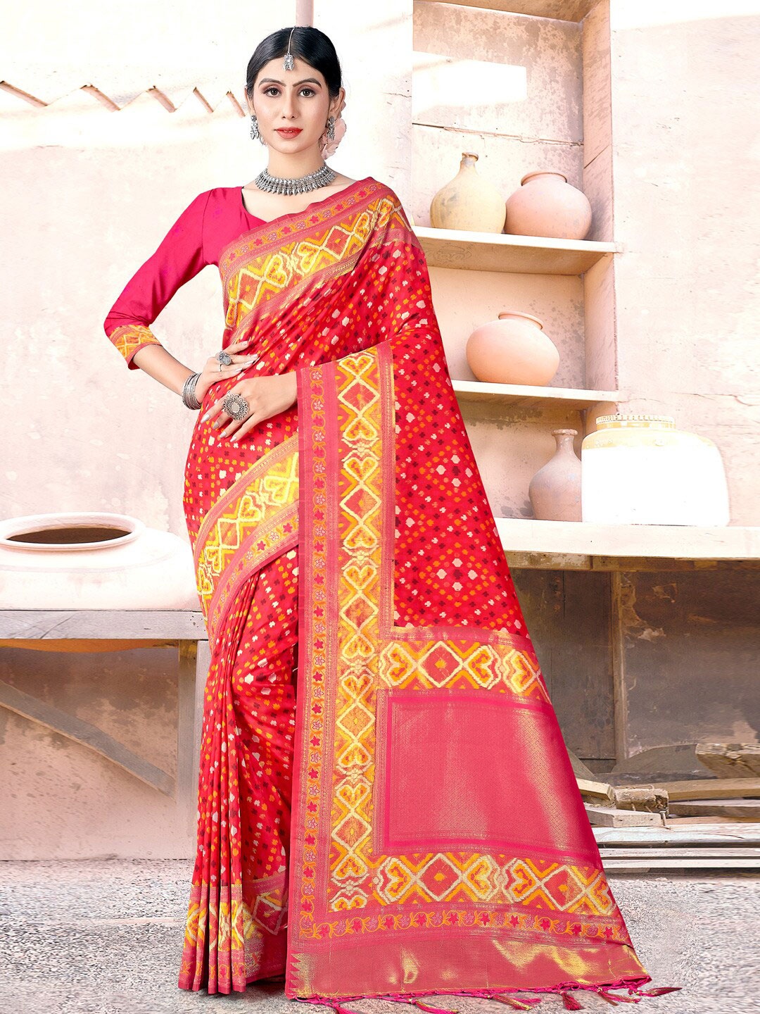 

SANGAM PRINTS Woven Design Zari Silk Blend Saree, Red