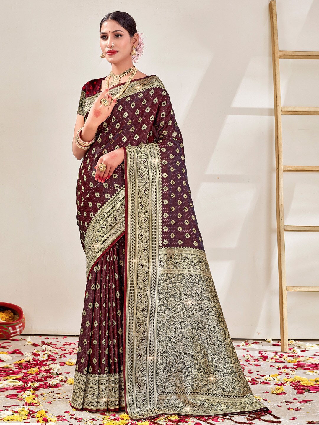 

SANGAM PRINTS Woven Design Zari Silk Blend Saree, Maroon