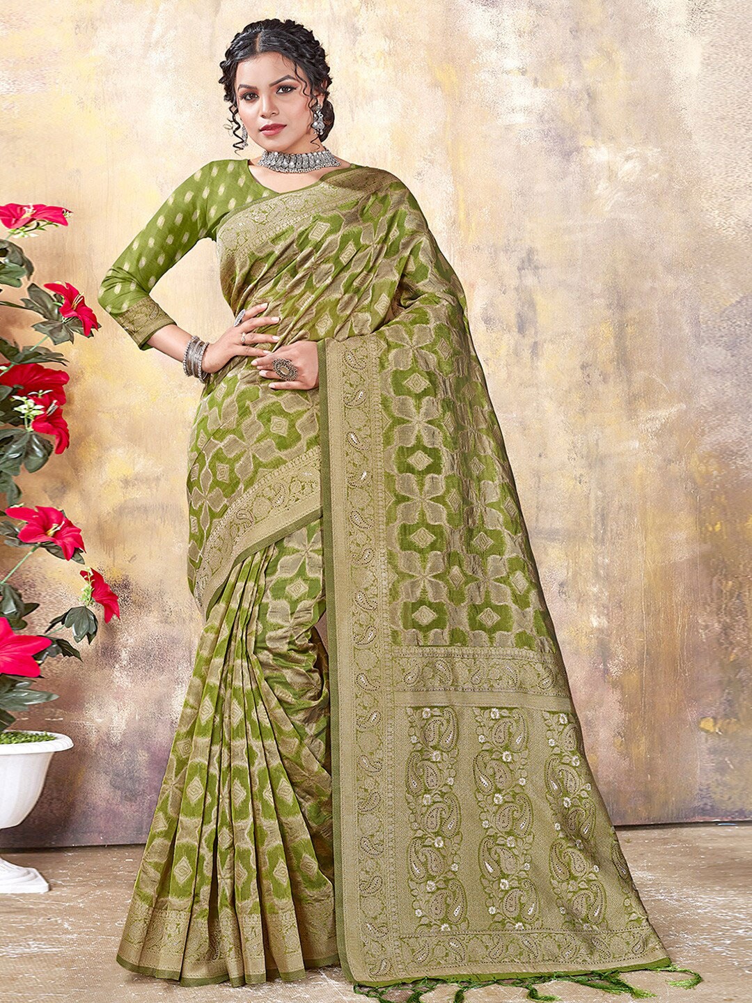 

SANGAM PRINTS Woven Design Zari Organza Saree, Green
