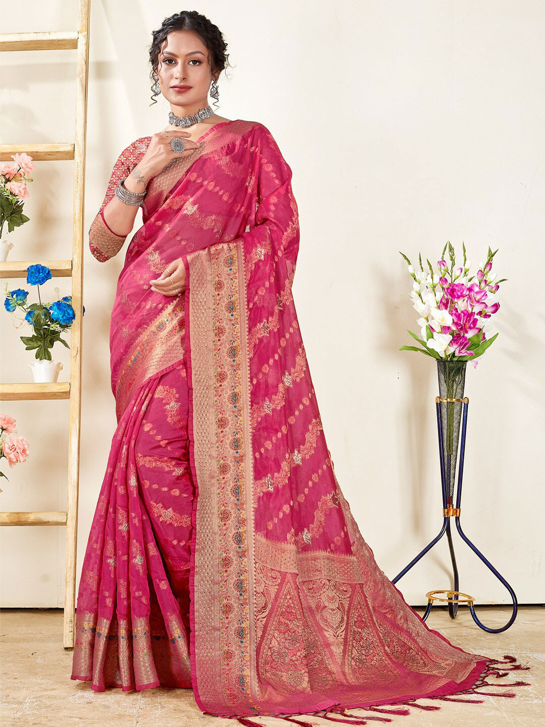 

SANGAM PRINTS Woven Design Zari Organza Saree, Pink