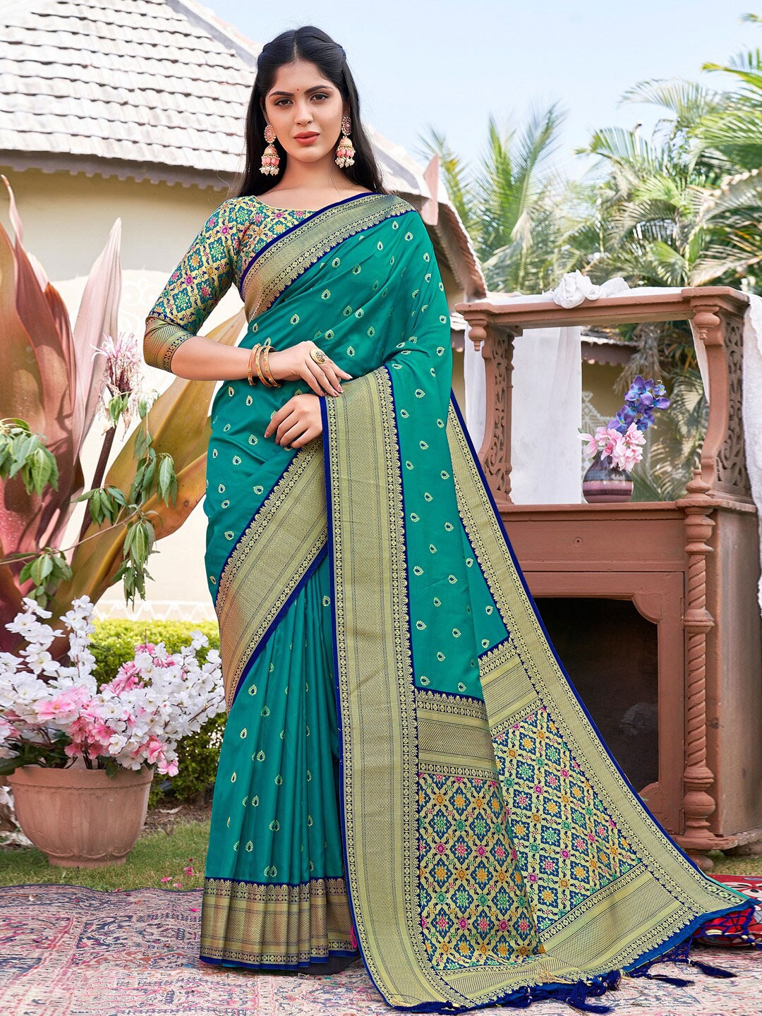 

SANGAM PRINTS Woven Design Zari Silk Blend Patola Saree, Sea green