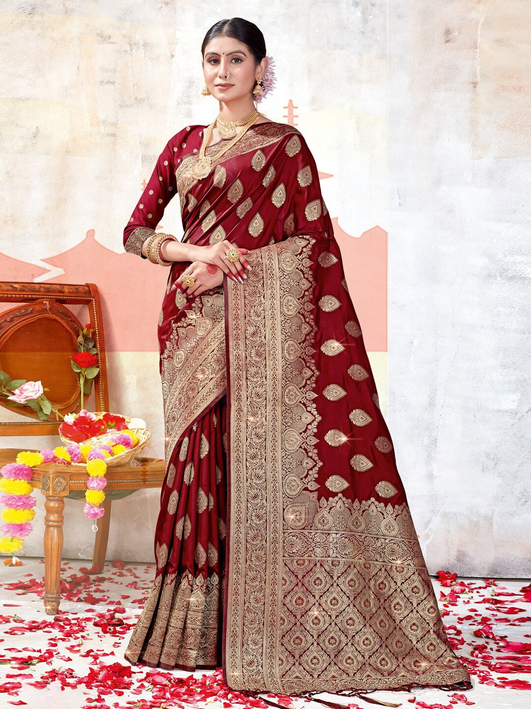 

SANGAM PRINTS Woven Design Zari Silk Blend Saree, Maroon