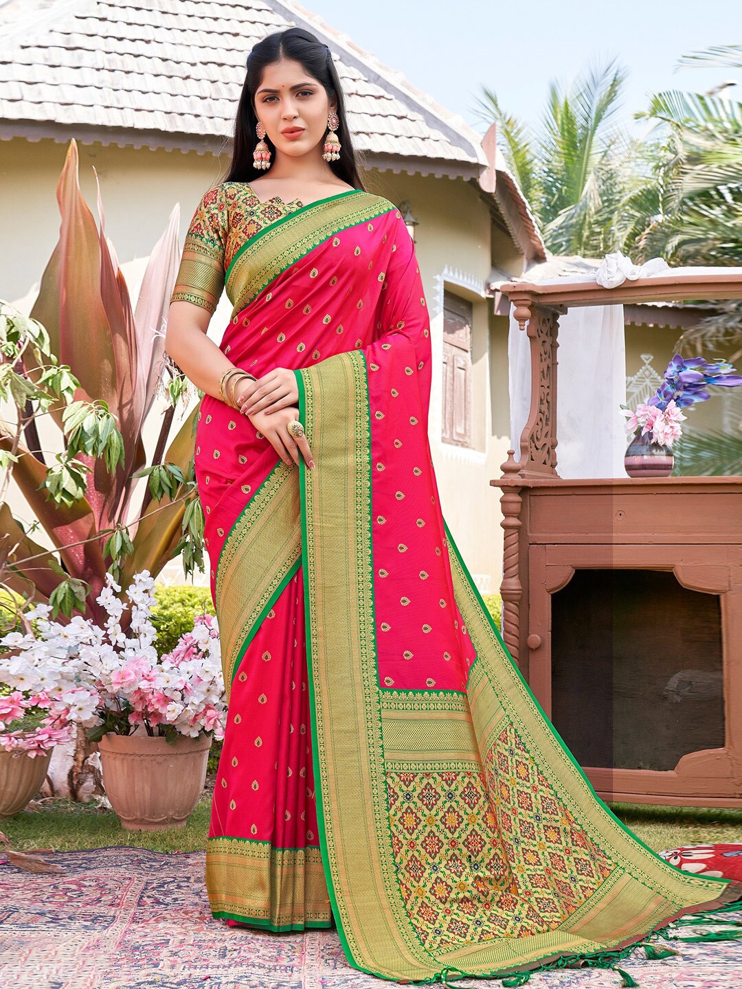 

SANGAM PRINTS Woven Design Zari Silk Blend Patola Saree, Pink