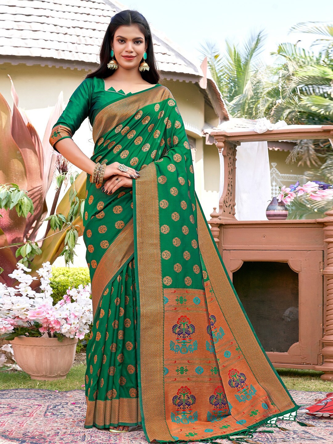 

SANGAM PRINTS Woven Design Zari Silk Blend Banarasi Saree, Green